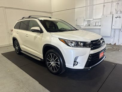 Used 2017 Toyota Highlander SE