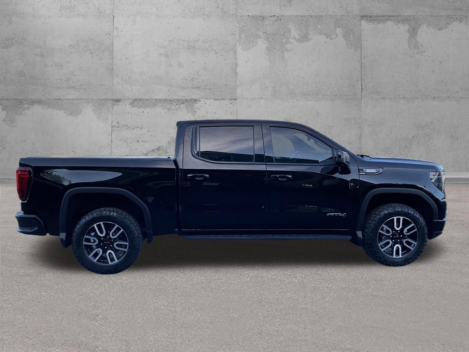 Used 2023 GMC Sierra 1500 AT4 w/ Technology Package AWD/4WD image 2