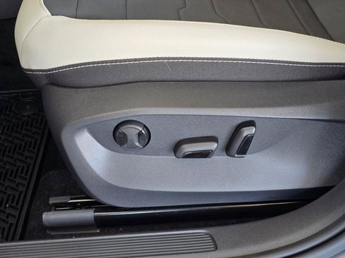 New 2026 Volkswagen Taos SE AWD/4WD image 19