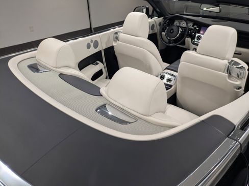 Used 2019 Rolls-Royce Dawn image 20