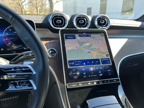 Certified 2025 Mercedes-Benz GLC 300 4MATIC image 31