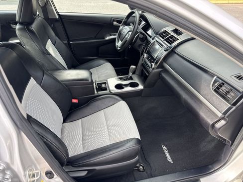 Used 2014 Toyota Camry SE image 25