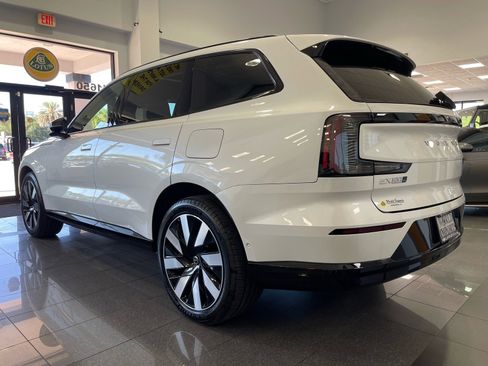 Used 2025 Volvo EX90 Ultra AWD/4WD image 3
