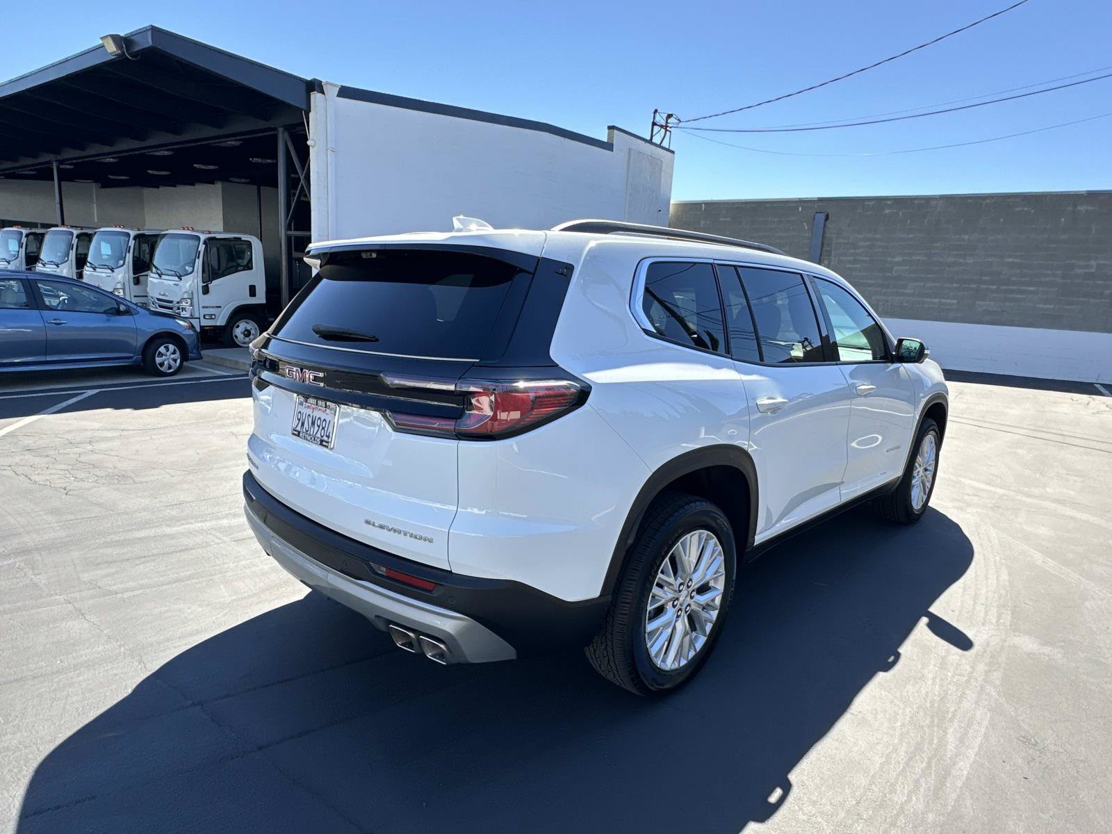 Used 2026 GMC Acadia Elevation w/ Elevation Premium Package FWD image 5