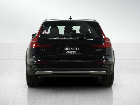 Used 2025 Volvo V60 B5 Cross Country Plus image 4