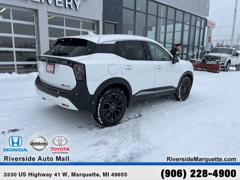 Used 2025 Nissan Kicks SR image 9