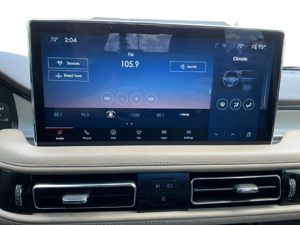 Used 2022 Lincoln Nautilus FWD w/ Premium Package image 18