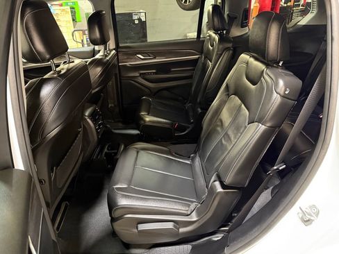 Used 2023 Jeep Grand Cherokee L Limited w/ Black Appearance Package AWD/4WD image 22