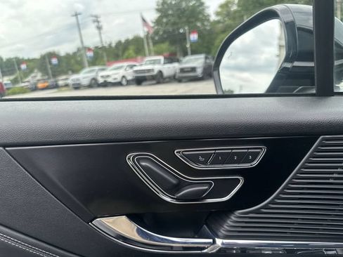 Used 2022 Lincoln Corsair AWD w/ Premium Package image 16