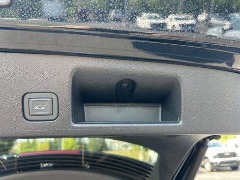 New 2025 Chevrolet Equinox EV RS image 32