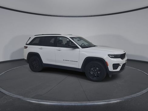 Used 2025 Jeep Grand Cherokee Altitude AWD/4WD image 19
