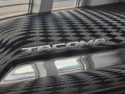 Used 2019 Toyota Tacoma TRD Off-Road image 14