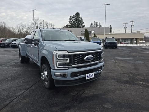 Used 2024 Ford F350 Platinum image 3