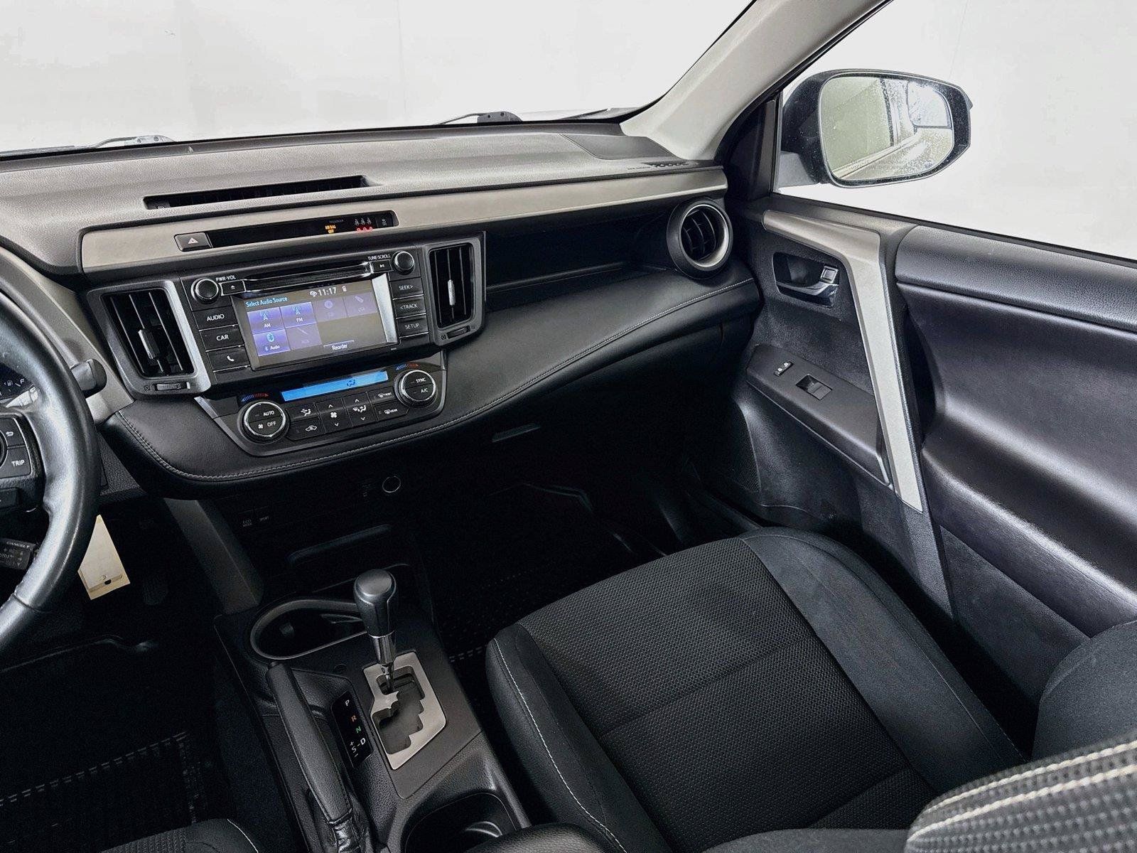 Used 2018 Toyota RAV4 XLE AWD/4WD image 24
