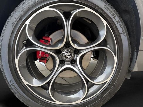 Used 2023 Alfa Romeo Stelvio Veloce image 32