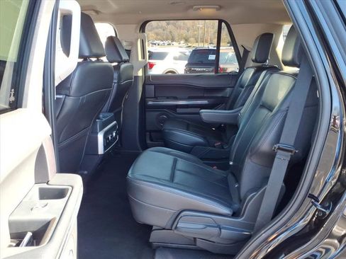 Certified 2024 Ford Expedition XLT image 6