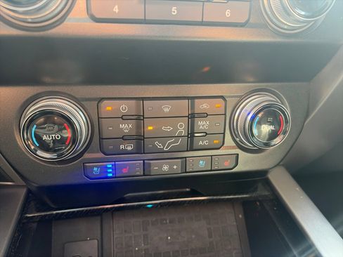 Used 2020 Ford F250 Platinum w/ FX4 Off-Road Package AWD/4WD image 26
