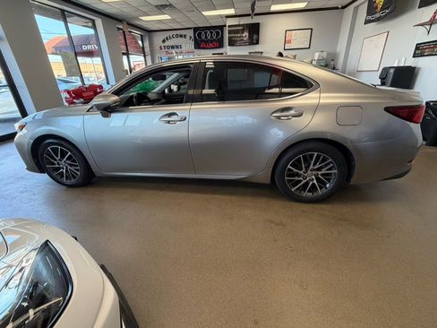 Used 2016 Lexus ES 350 w/ Luxury Package w/Wood Trim FWD image 7