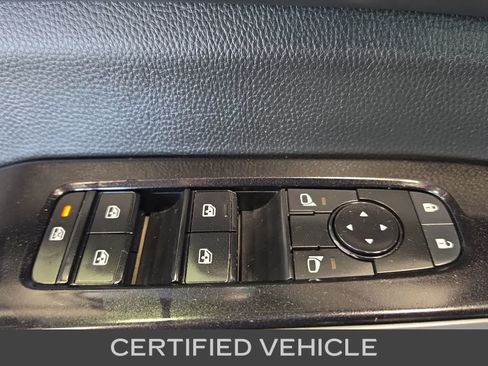 Used 2022 Nissan Pathfinder SL AWD/4WD image 18