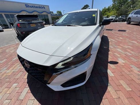 Used 2024 Nissan Altima 2.5 SR FWD image 25