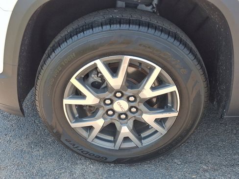 Used 2023 GMC Acadia SLE w/ Driver Convenience Package FWD image 11