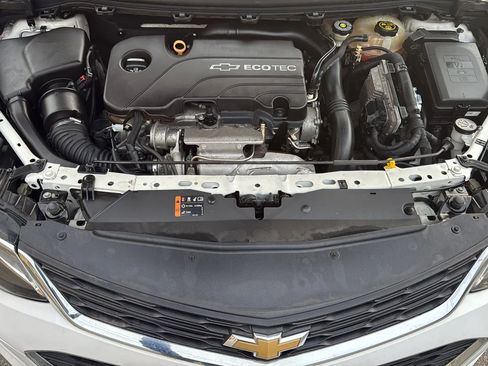 Used 2017 Chevrolet Cruze LT image 24