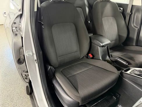 Used 2023 Hyundai Venue SE image 19