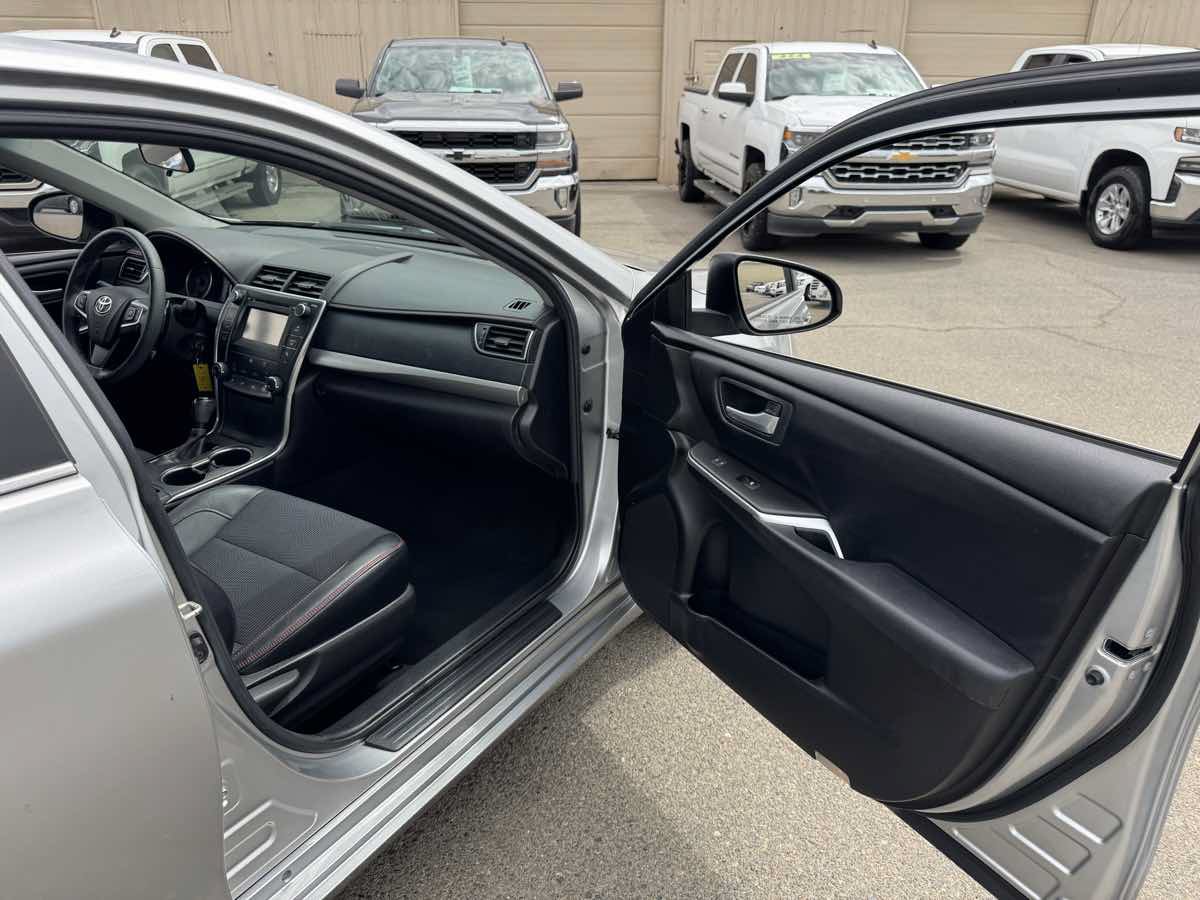Used 2017 Toyota Camry SE FWD image 15
