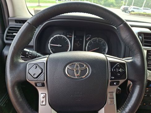 Used 2024 Toyota 4Runner Limited AWD/4WD image 23