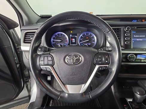 Used 2019 Toyota Highlander XLE AWD/4WD image 26