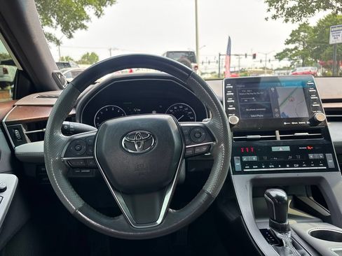 Used 2019 Toyota Avalon Limited FWD image 30