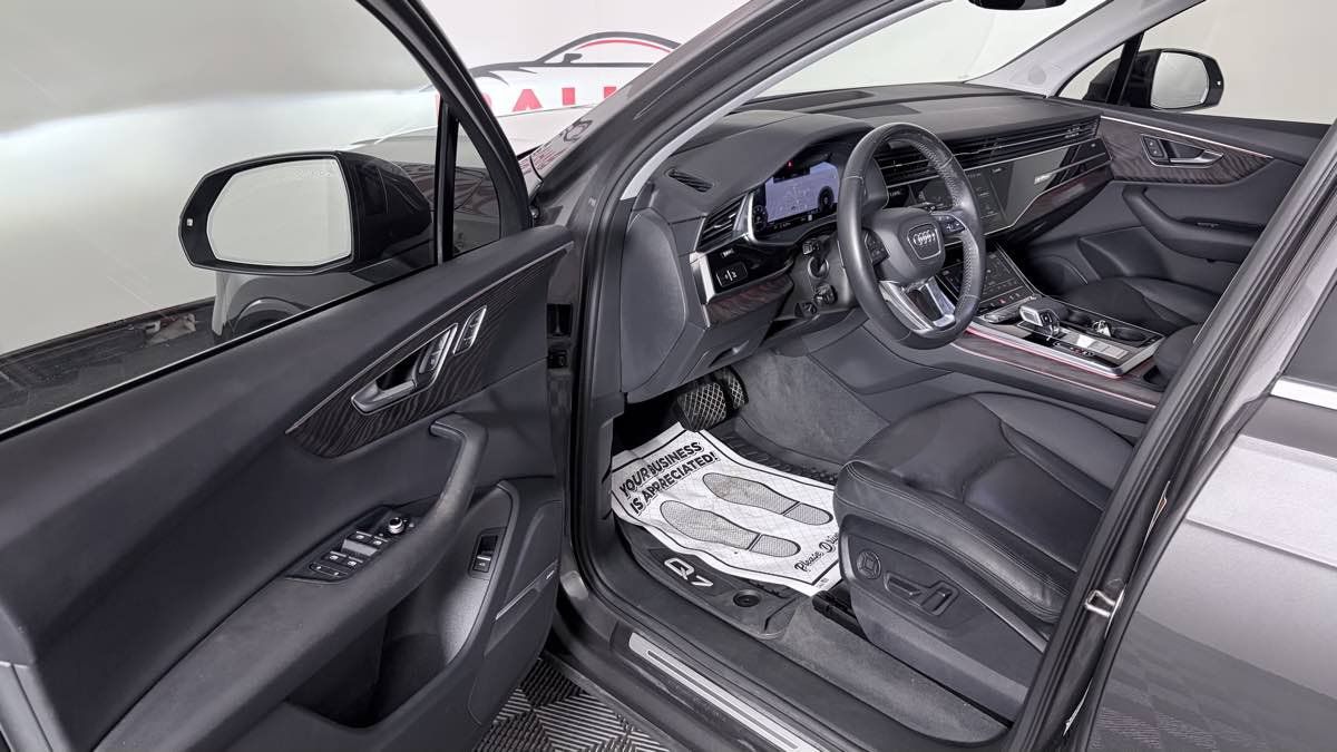 Used 2020 Audi Q7 3.0T Prestige w/ Prestige Package AWD/4WD image 11