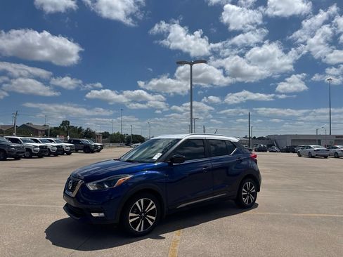 Certified 2019 Nissan Kicks SR w/ SR Premium Package FWD image 9