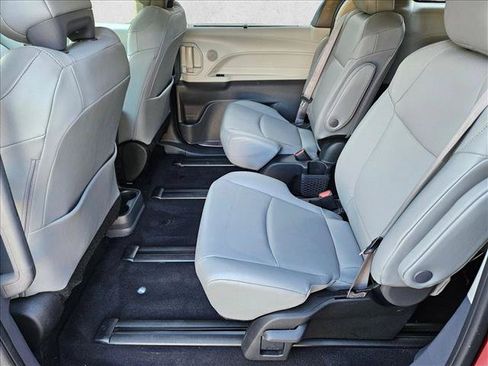 Used 2024 Toyota Sienna XLE w/ XLE Plus Package AWD/4WD image 19