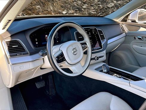 Used 2023 Volvo XC90 B5 Core image 12