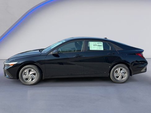New 2026 Hyundai Elantra SE FWD image 8