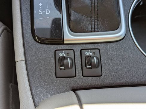Used 2019 Toyota Highlander XLE FWD image 23