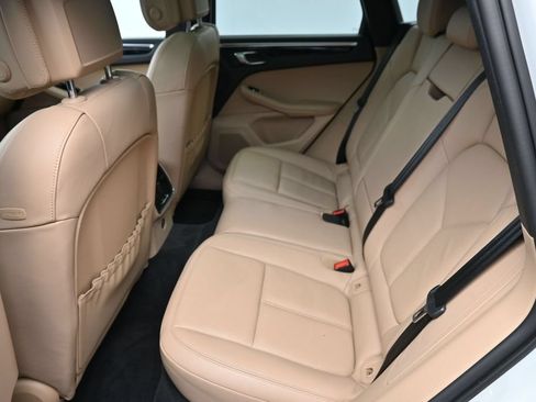 Certified 2023 Porsche Macan AWD/4WD image 7