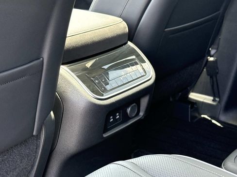 Certified 2025 INFINITI QX80 Luxe AWD/4WD image 18