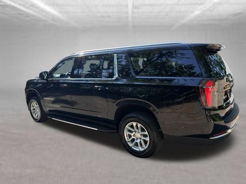 Used 2025 Chevrolet Suburban LT AWD/4WD image 3