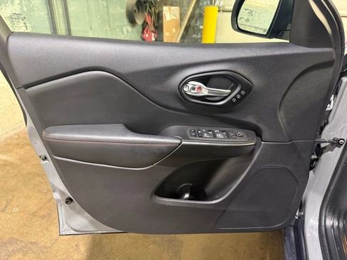 Used 2023 Jeep Cherokee Trailhawk w/ Sun & Sound Group image 15