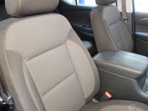 Used 2019 Chevrolet Traverse LT w/ LPO, Blackout Package AWD/4WD image 11