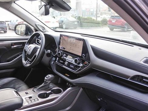 Used 2023 Toyota Highlander Limited image 24