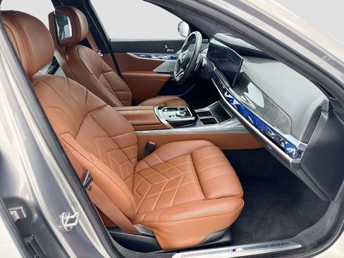 Used 2023 BMW 760i xDrive AWD/4WD image 19