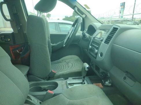 Used 2014 Nissan Frontier SV AWD/4WD image 12