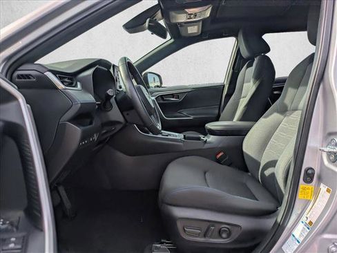 Used 2022 Toyota RAV4 SE w/ Convenience Package image 16