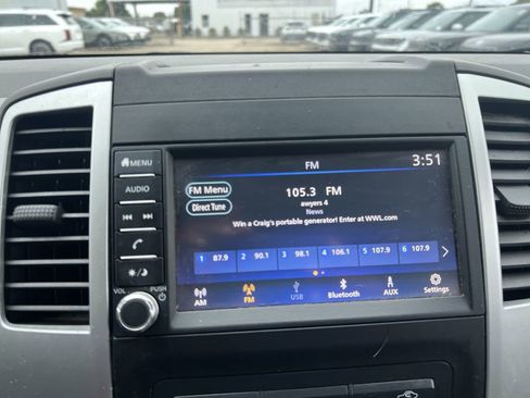 Used 2019 Nissan Frontier SV image 11