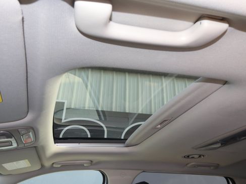 Used 2025 Kia Telluride S FWD image 14
