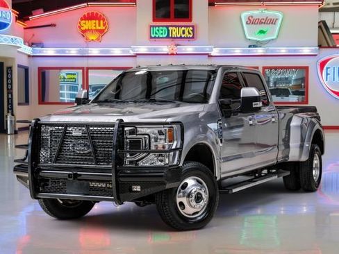 Used 2020 Ford F350 Lariat w/ Lariat Value Package AWD/4WD image 2