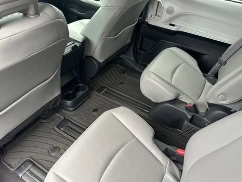 Used 2025 Toyota Sienna XLE image 16